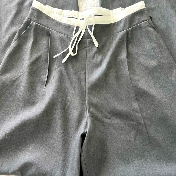 Haute Monde: Women’s Cute Grey with White tie front high waisted slacks, Size M - Picture 8 of 13